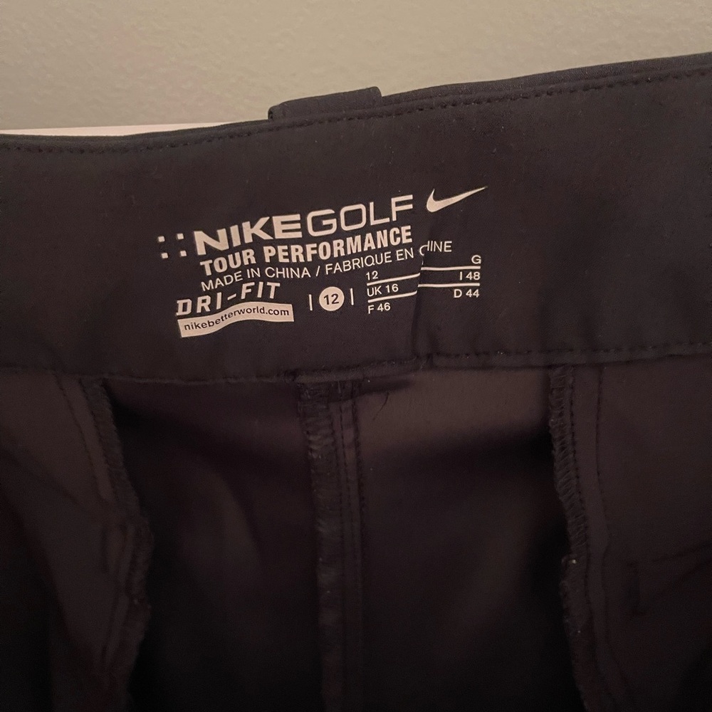 Womens Nike golf capris sz 12-like new